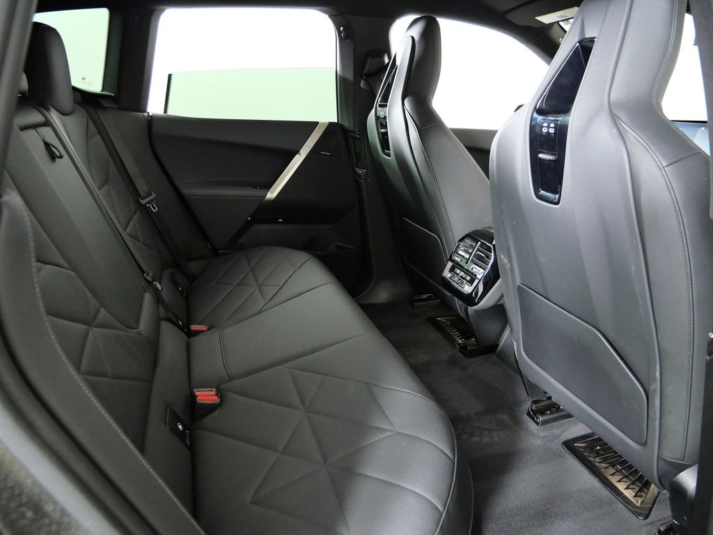 Thumbnail: 2023 BMW iX - 30