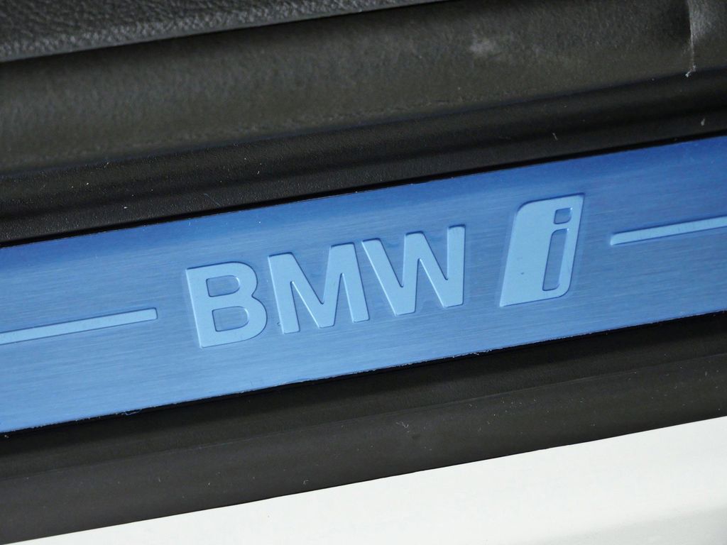 Thumbnail: 2026 BMW i4 - 23