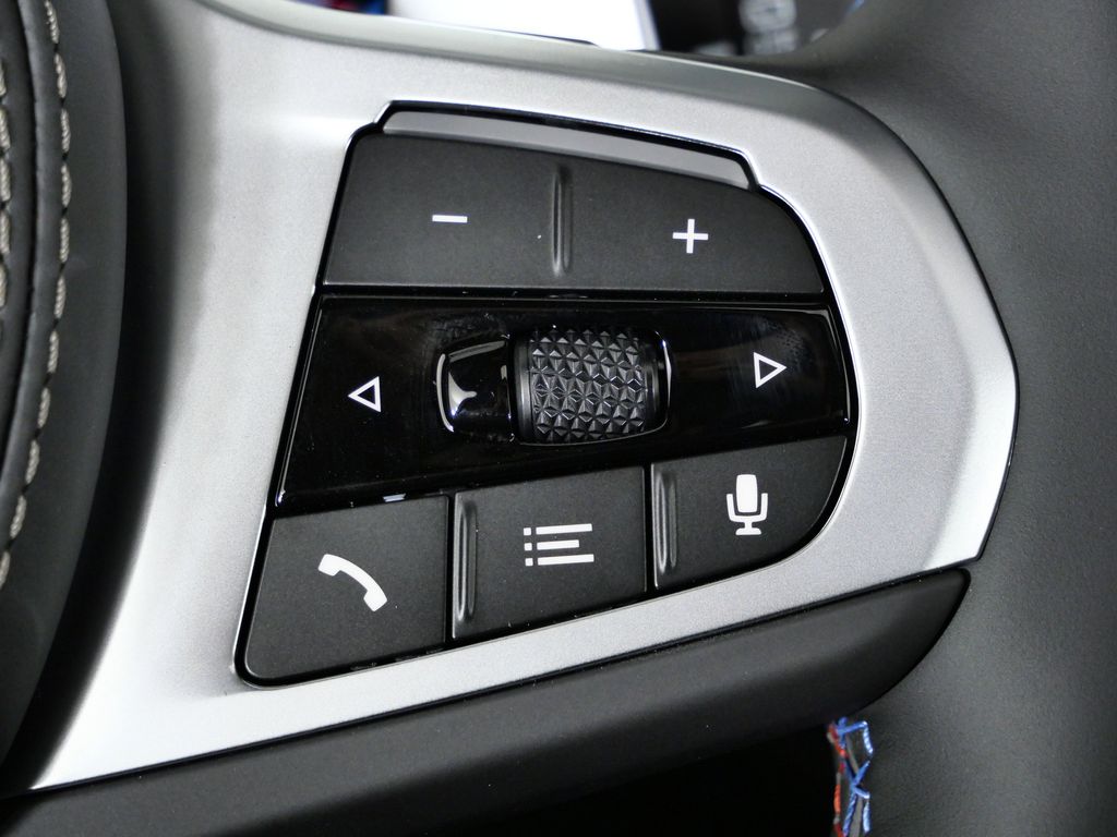 Thumbnail: 2026 BMW X7 - 42