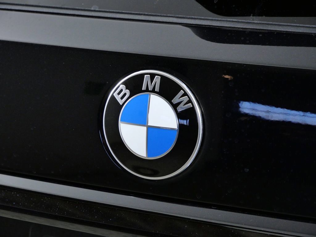 Thumbnail: 2026 BMW X7 - 13