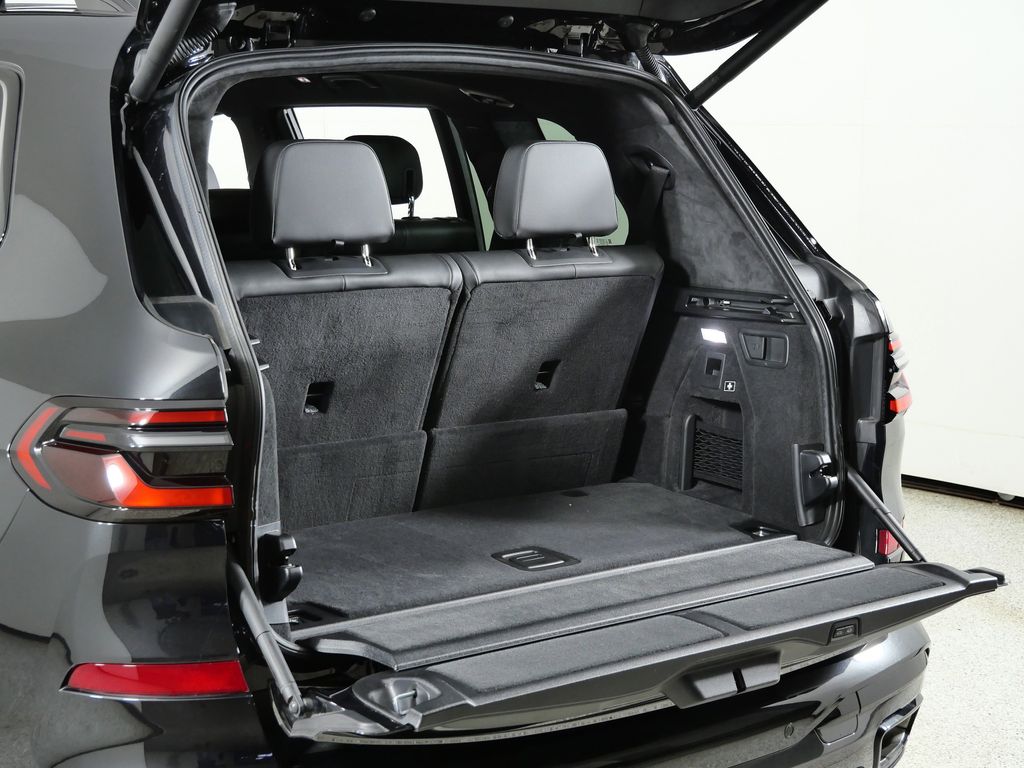 Thumbnail: 2025 BMW X7 - 36