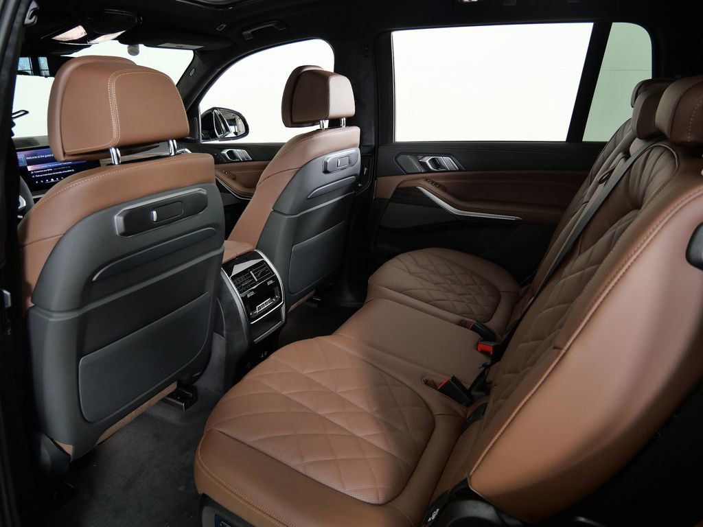 Thumbnail: 2026 BMW X7 - 36