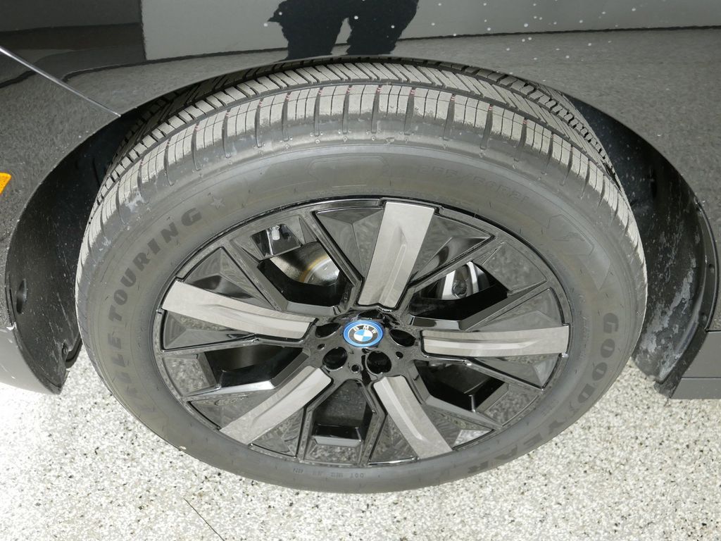 Thumbnail: 2025 BMW iX - 18