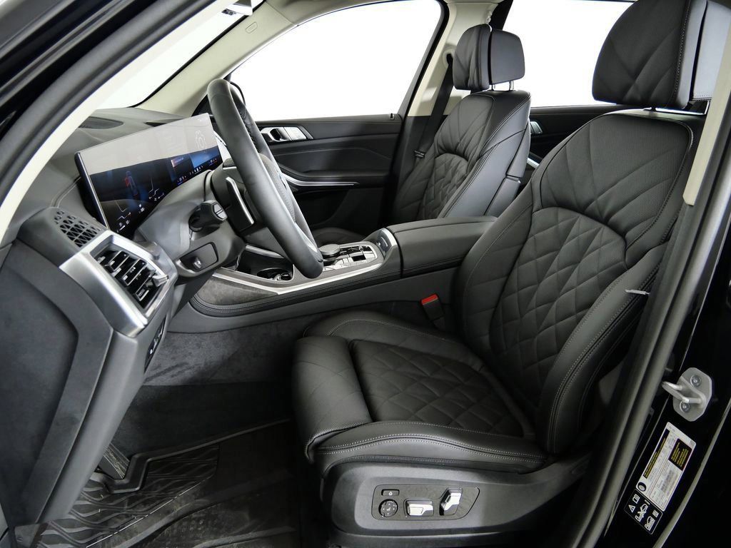 Thumbnail: 2026 BMW X7 - 37