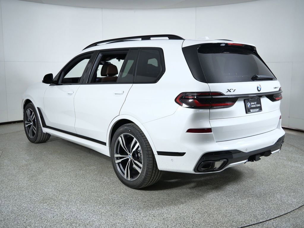 Thumbnail: 2026 BMW X7 - 16