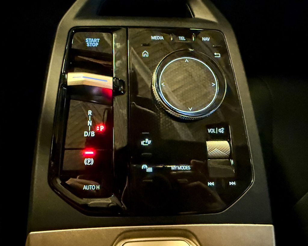 2025 BMW iX xDrive50 46
