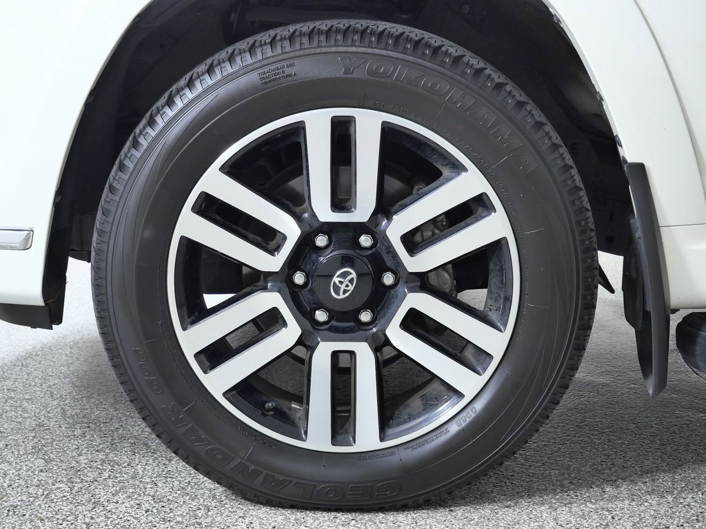 Thumbnail: 2022 Toyota 4Runner - 17