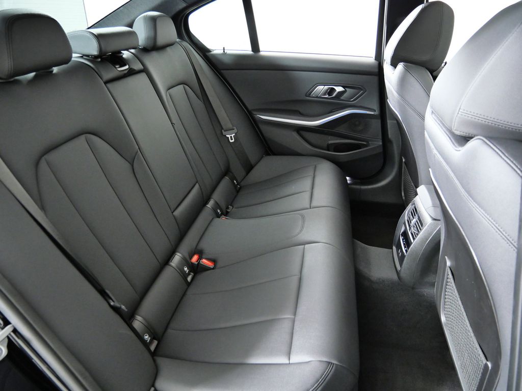 Thumbnail: 2021 BMW 3 Series - 27