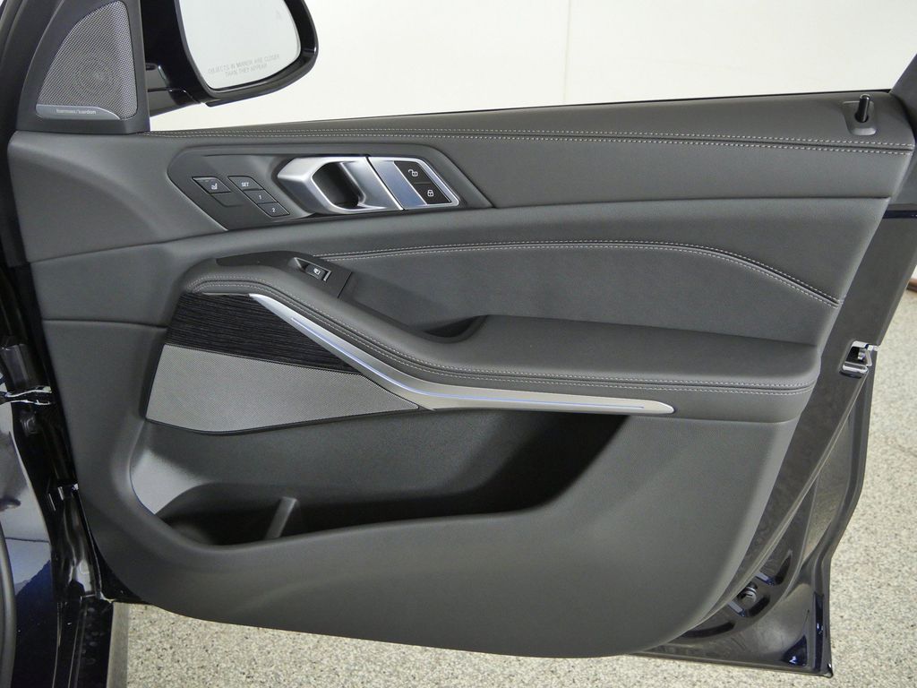 Thumbnail: 2026 BMW X5 - 19