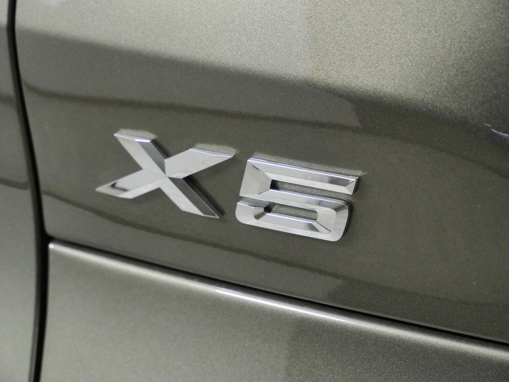 Thumbnail: 2026 BMW X5 - 13