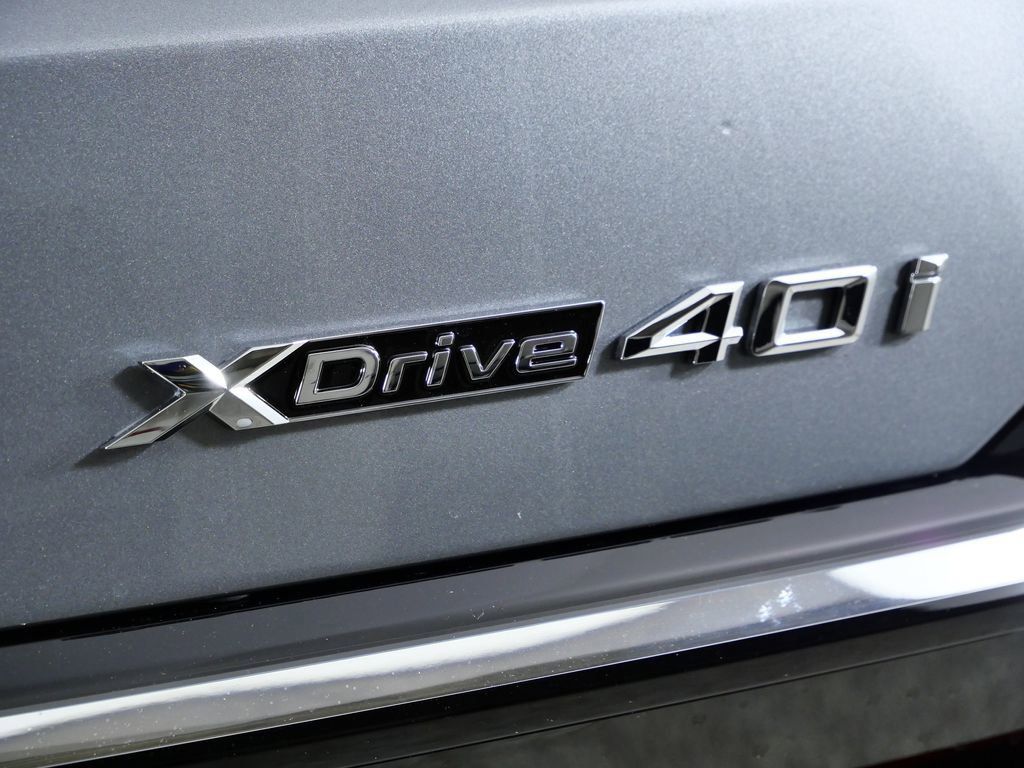 Thumbnail: 2026 BMW X7 - 14