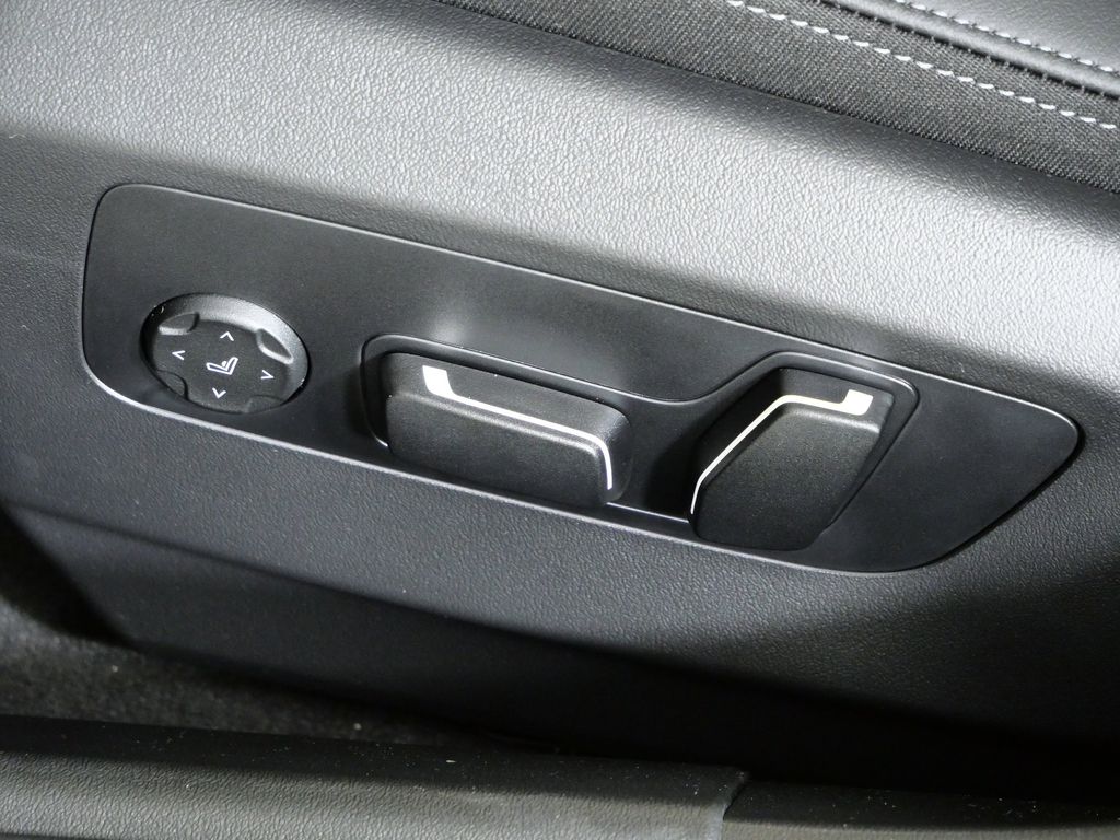 Thumbnail: 2026 BMW 5 Series - 36