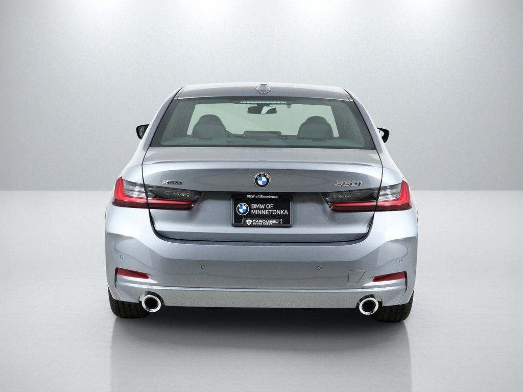 Thumbnail: 2026 BMW 3 Series - 10