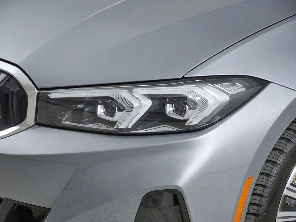 Thumbnail: 2023 BMW 3 Series - 3
