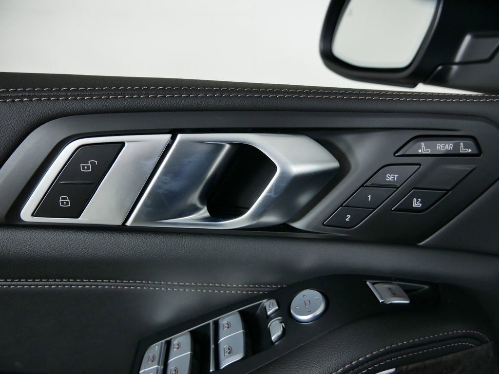 Thumbnail: 2025 BMW X7 - 37
