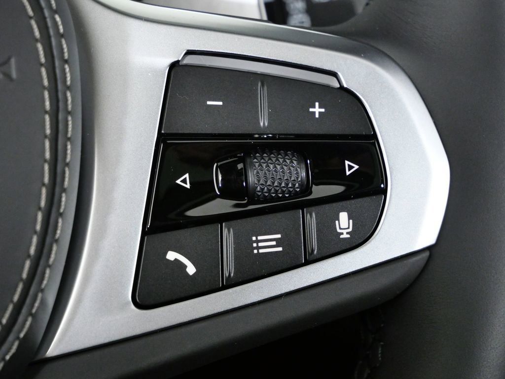 Thumbnail: 2026 BMW X7 - 45