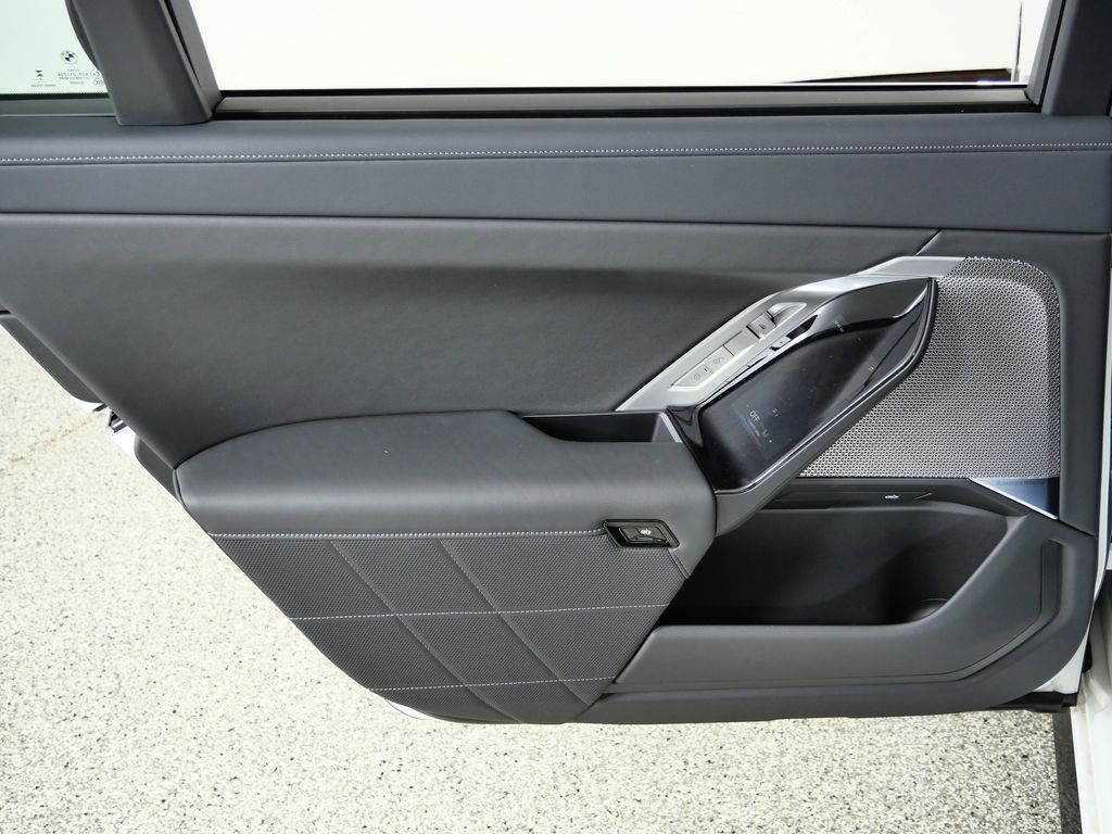 Thumbnail: 2025 BMW 7 Series - 29