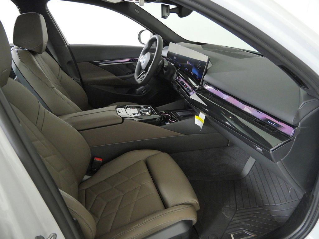 Thumbnail: 2027 BMW 5 Series - 21