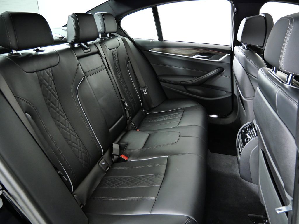 Thumbnail: 2023 BMW 5 Series - 31