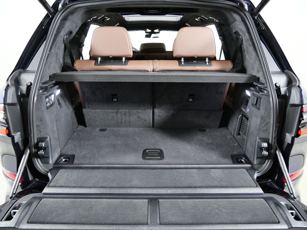 Thumbnail: 2026 BMW X7 - 30