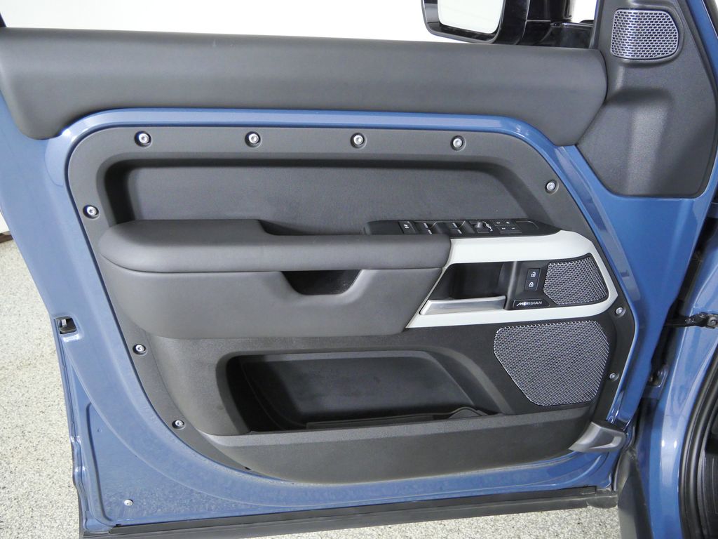 Thumbnail: 2024 Land Rover Defender - 32