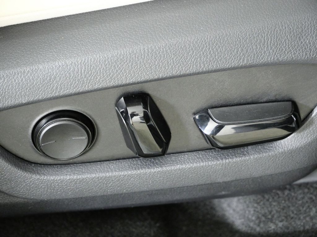 Thumbnail: 2023 Lexus RX - 23