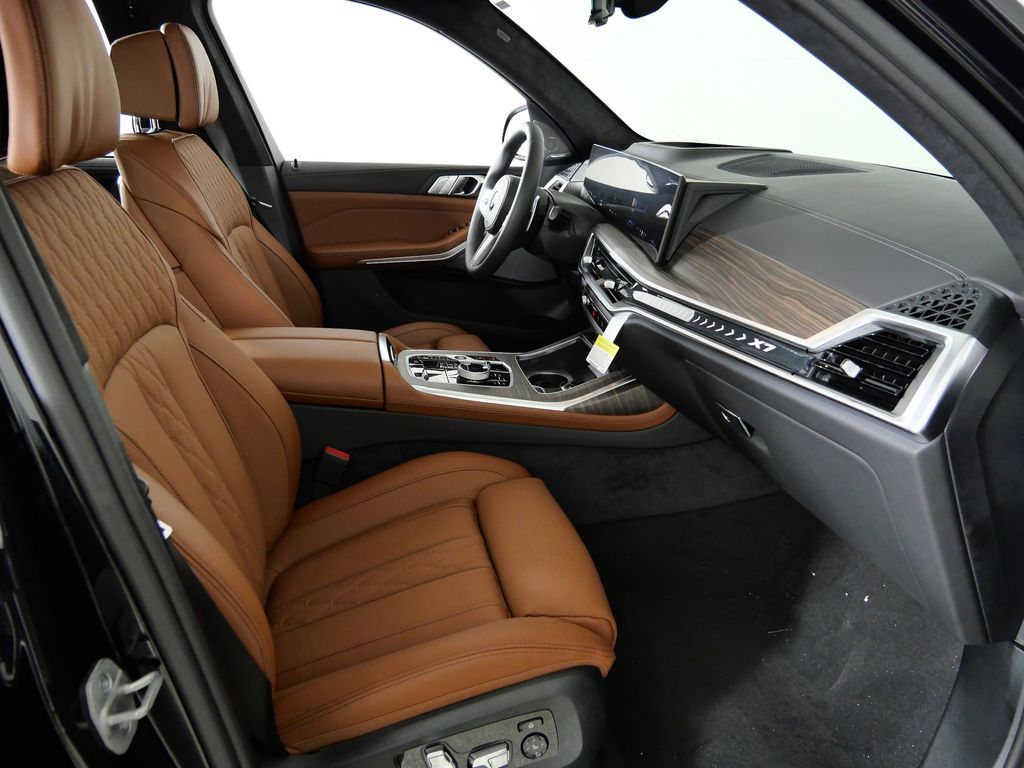 Thumbnail: 2026 BMW X7 - 20