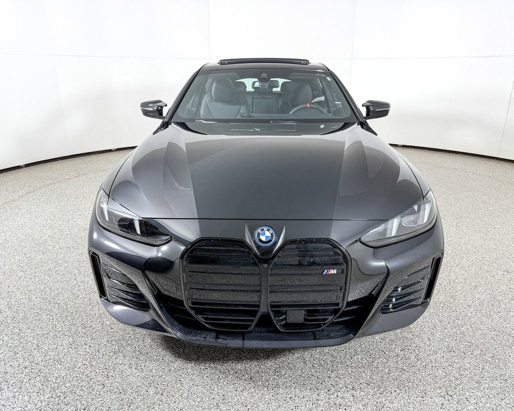 Thumbnail: 2025 BMW i4 - 9