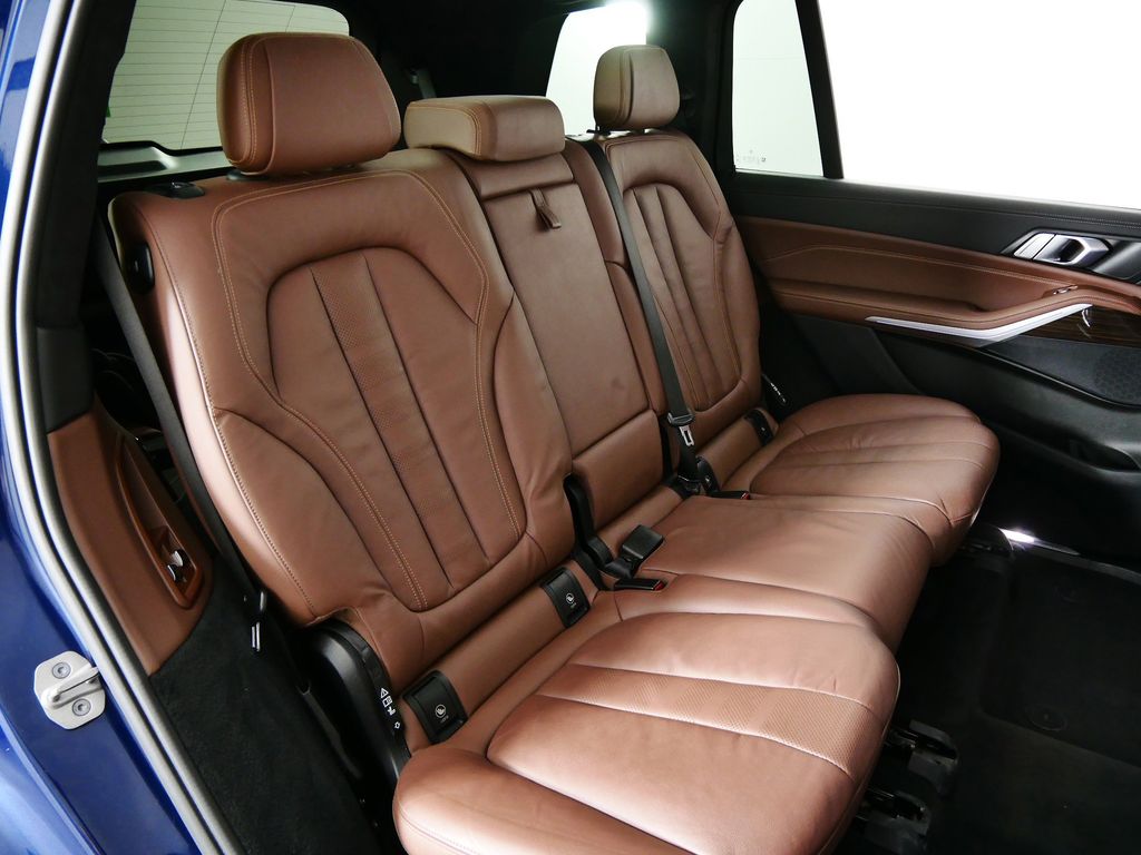 Thumbnail: 2021 BMW X7 - 25