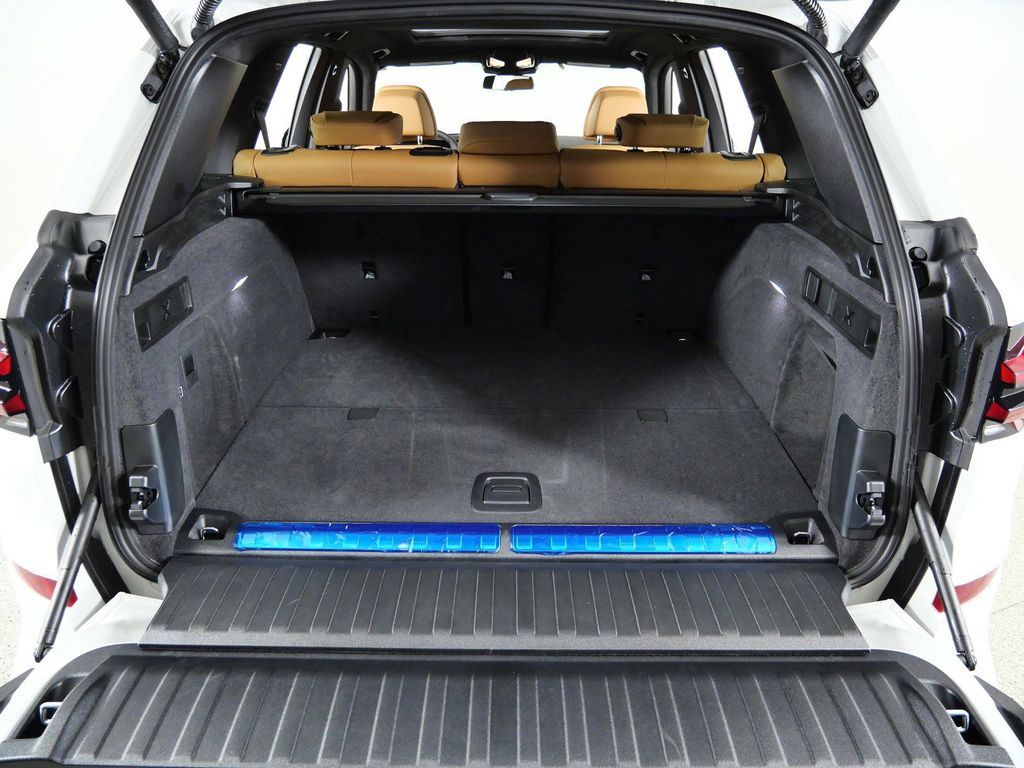 Thumbnail: 2026 BMW X5 - 28