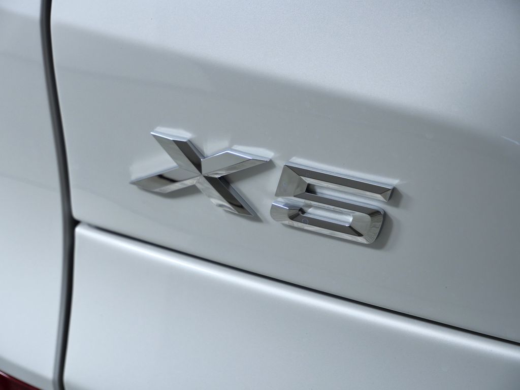 Thumbnail: 2026 BMW X5 - 13