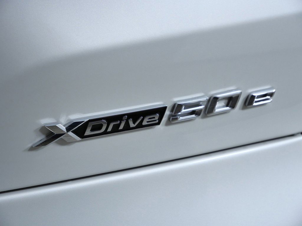 Thumbnail: 2026 BMW X5 - 12