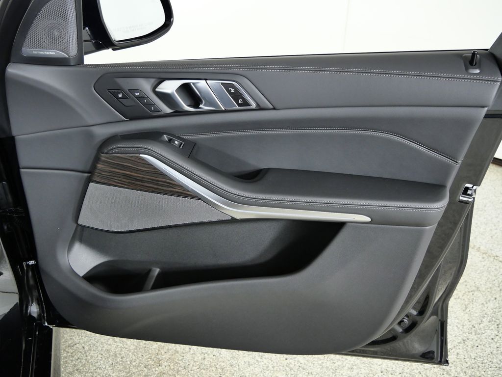 Thumbnail: 2026 BMW X5 - 19