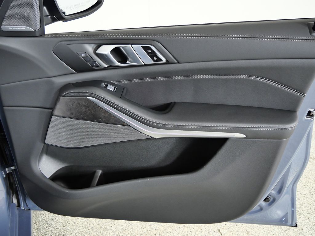 Thumbnail: 2025 BMW X7 - 23