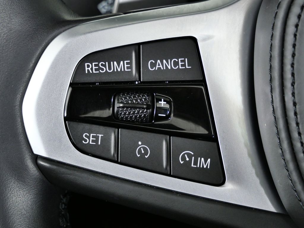 Thumbnail: 2023 BMW 3 Series - 43