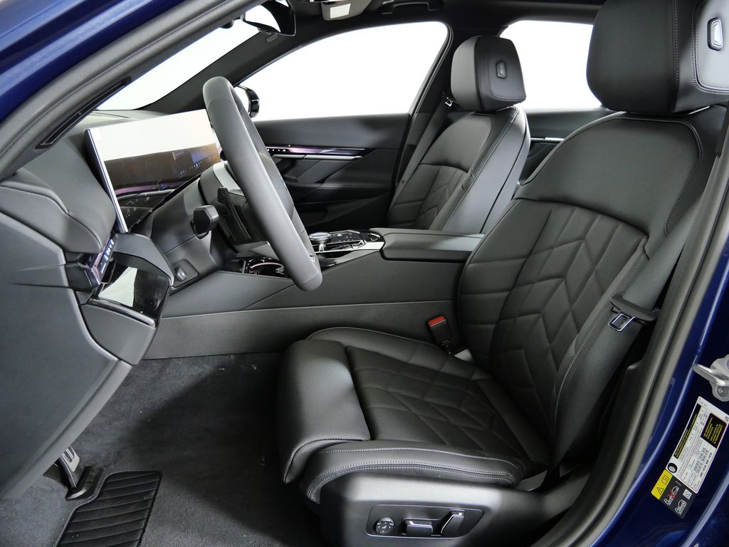 Thumbnail: 2026 BMW 5 Series - 34