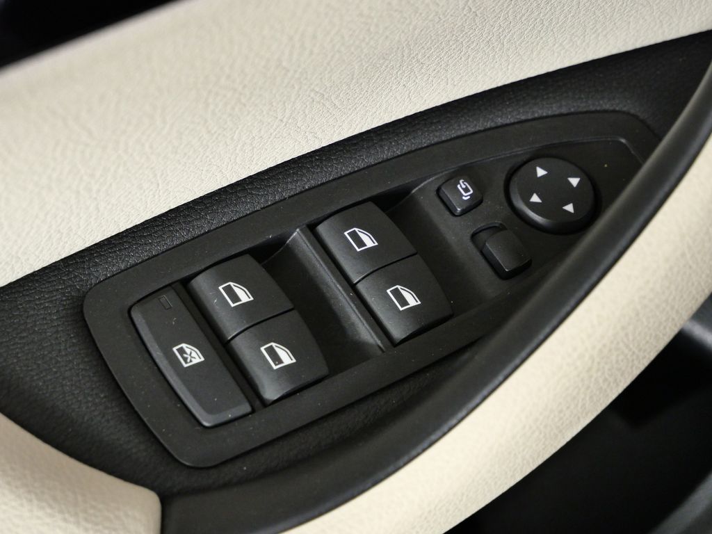 Thumbnail: 2022 BMW X1 - 36