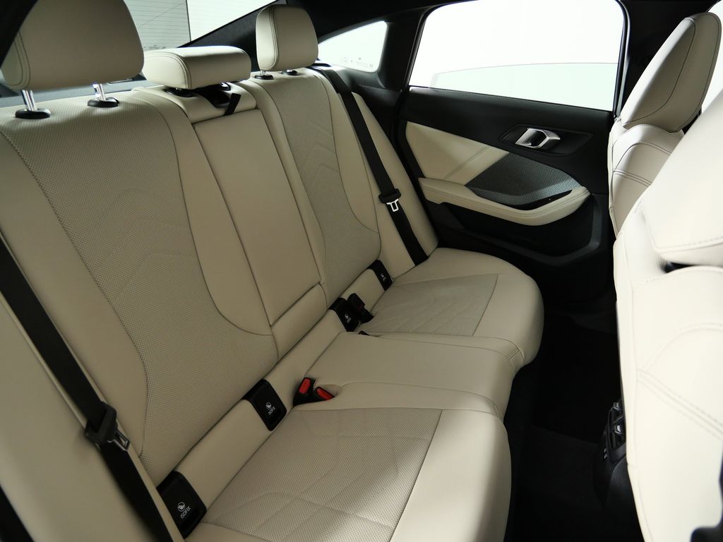 Thumbnail: 2025 BMW 2 Series - 30