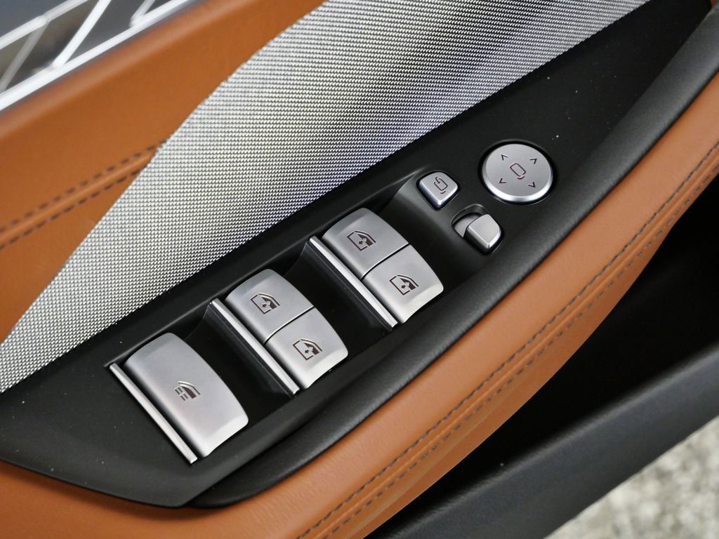 Thumbnail: 2026 BMW 8 Series - 36