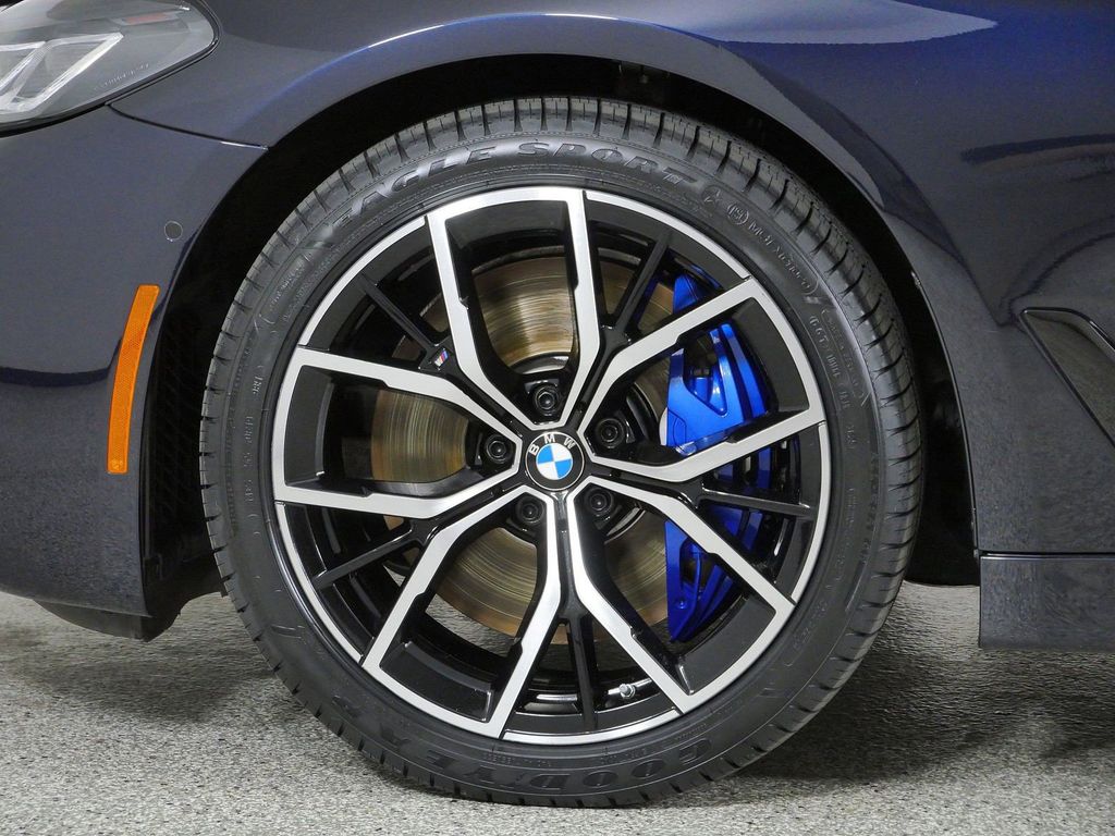 Thumbnail: 2023 BMW 5 Series - 20