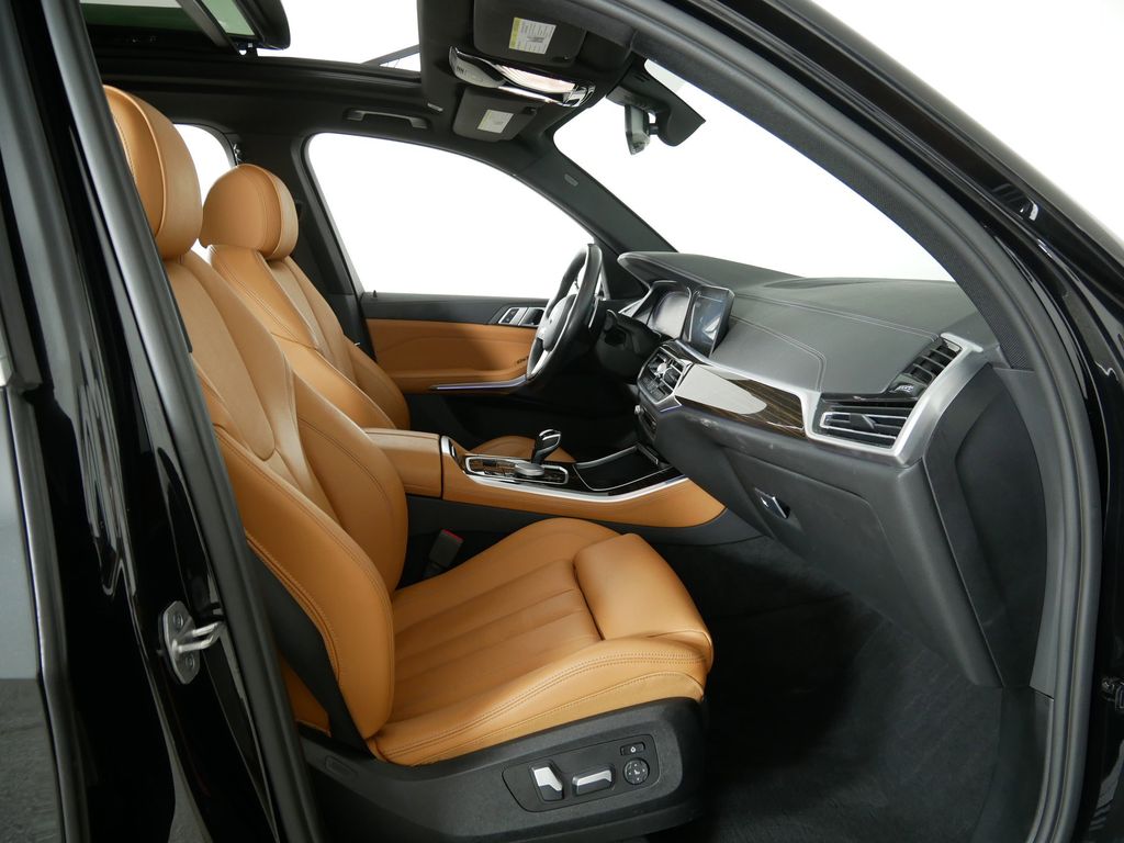 Thumbnail: 2021 BMW X5 - 24