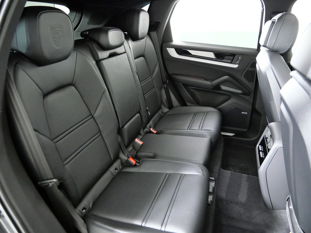 Thumbnail: 2024 Porsche Cayenne - 27