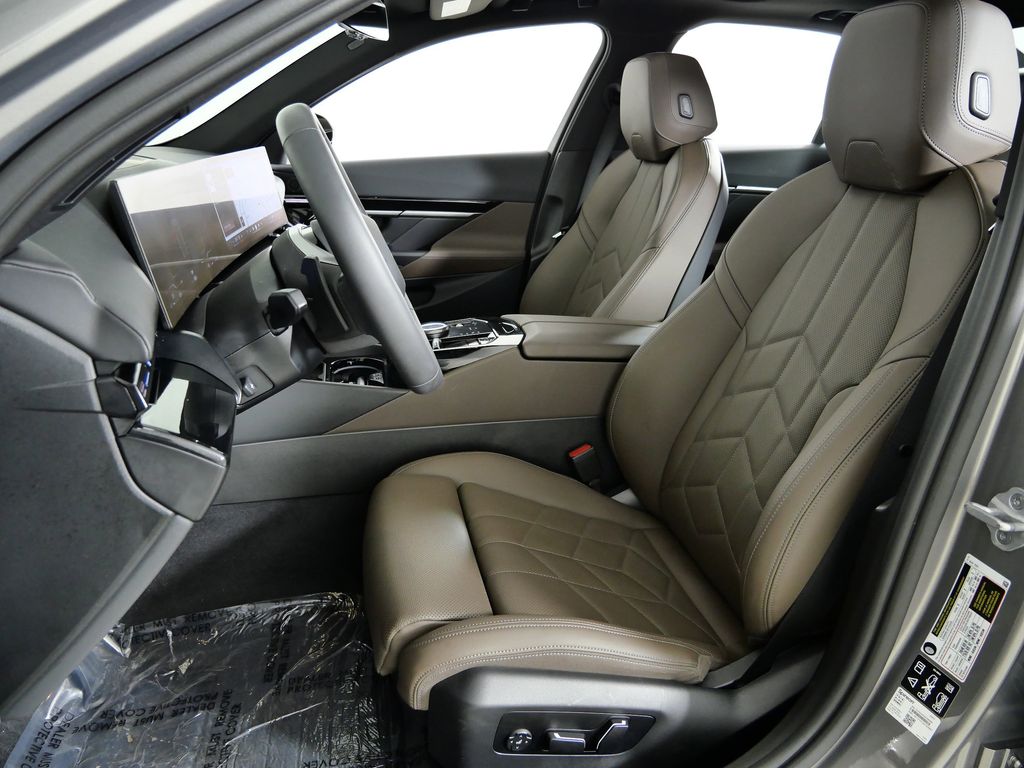 Thumbnail: 2025 BMW 5 Series - 38