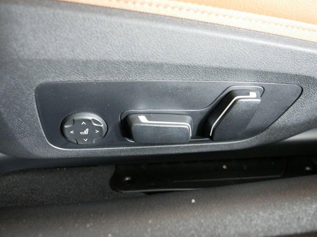 Thumbnail: 2025 BMW 4 Series - 36