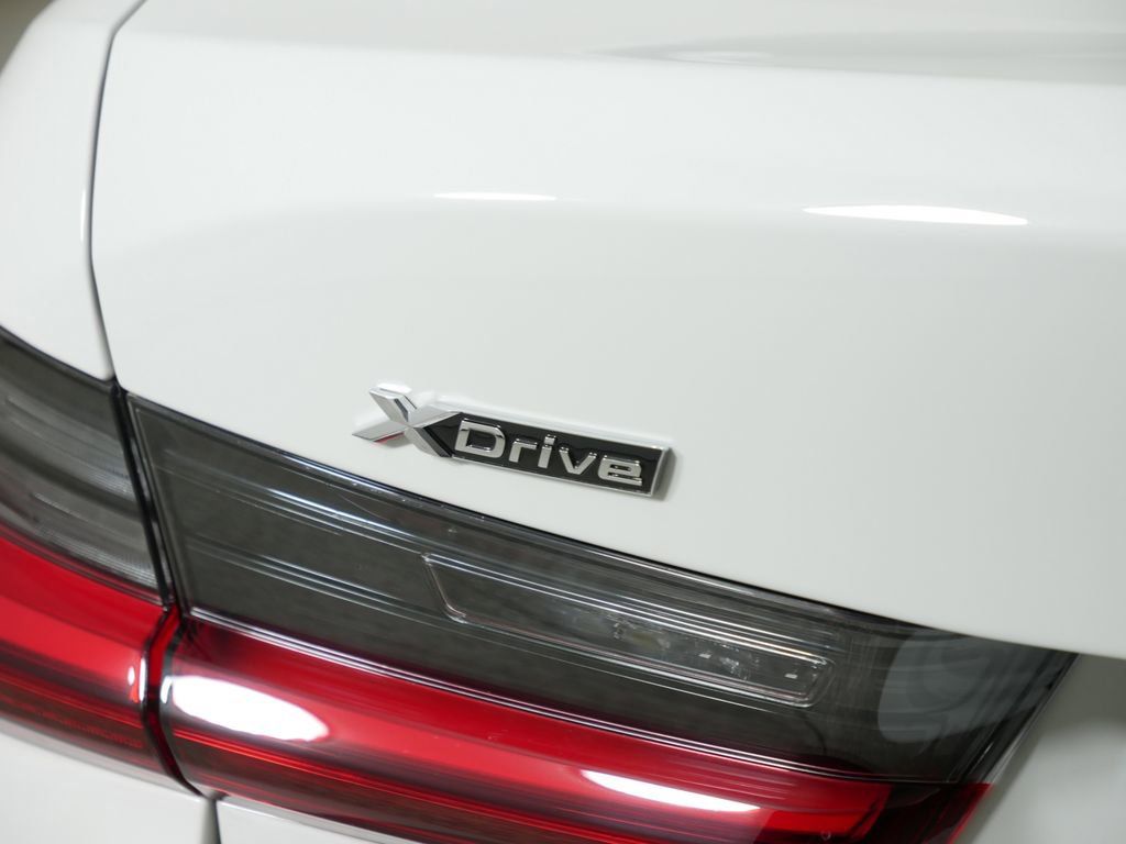 Thumbnail: 2025 BMW 3 Series - 14