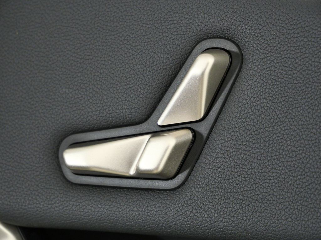 Thumbnail: 2024 BMW iX - 28