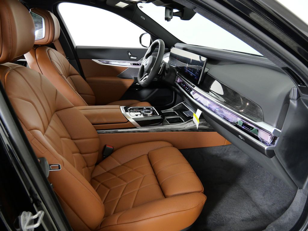 Thumbnail: 2026 BMW 7 Series - 21