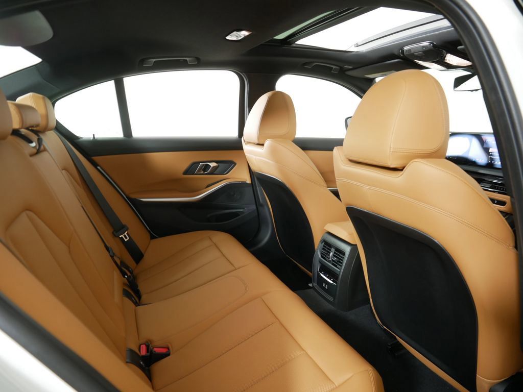 Thumbnail: 2025 BMW 3 Series - 25