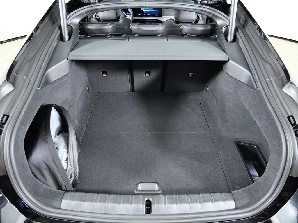 Thumbnail: 2026 BMW i4 - 27