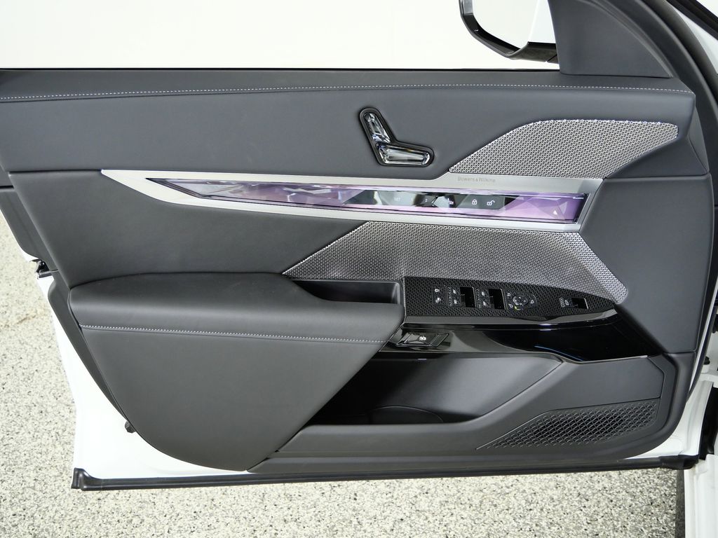 Thumbnail: 2025 BMW 7 Series - 32